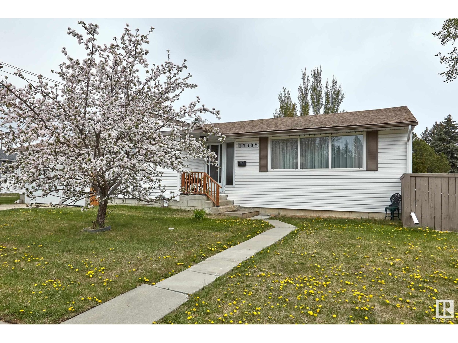 Property at 14304 89A AV NW image 2