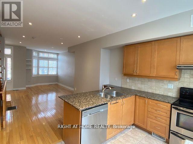 36 MICHAEL POWER PLACE, Toronto, Ontario