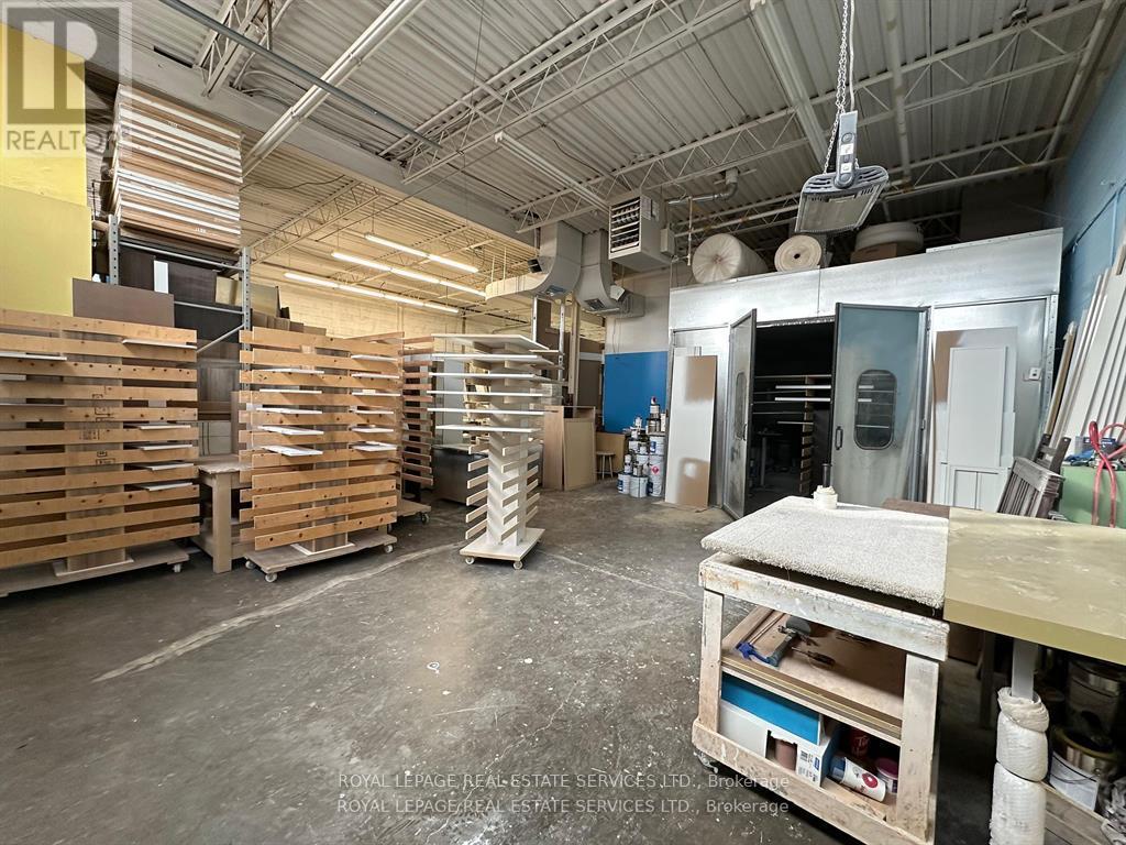 A - 3279 Lenworth Drive, Mississauga, Ontario  L4X 2G6 - Photo 4 - W12142985