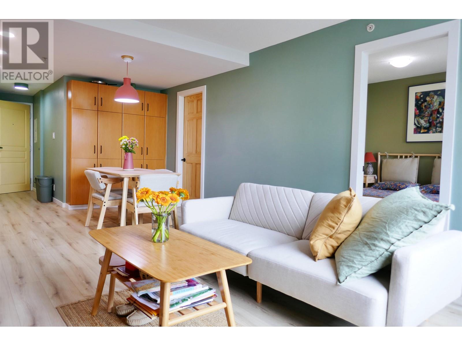 Property at 309 9298 UNIVERSITY CRESCENT image 3