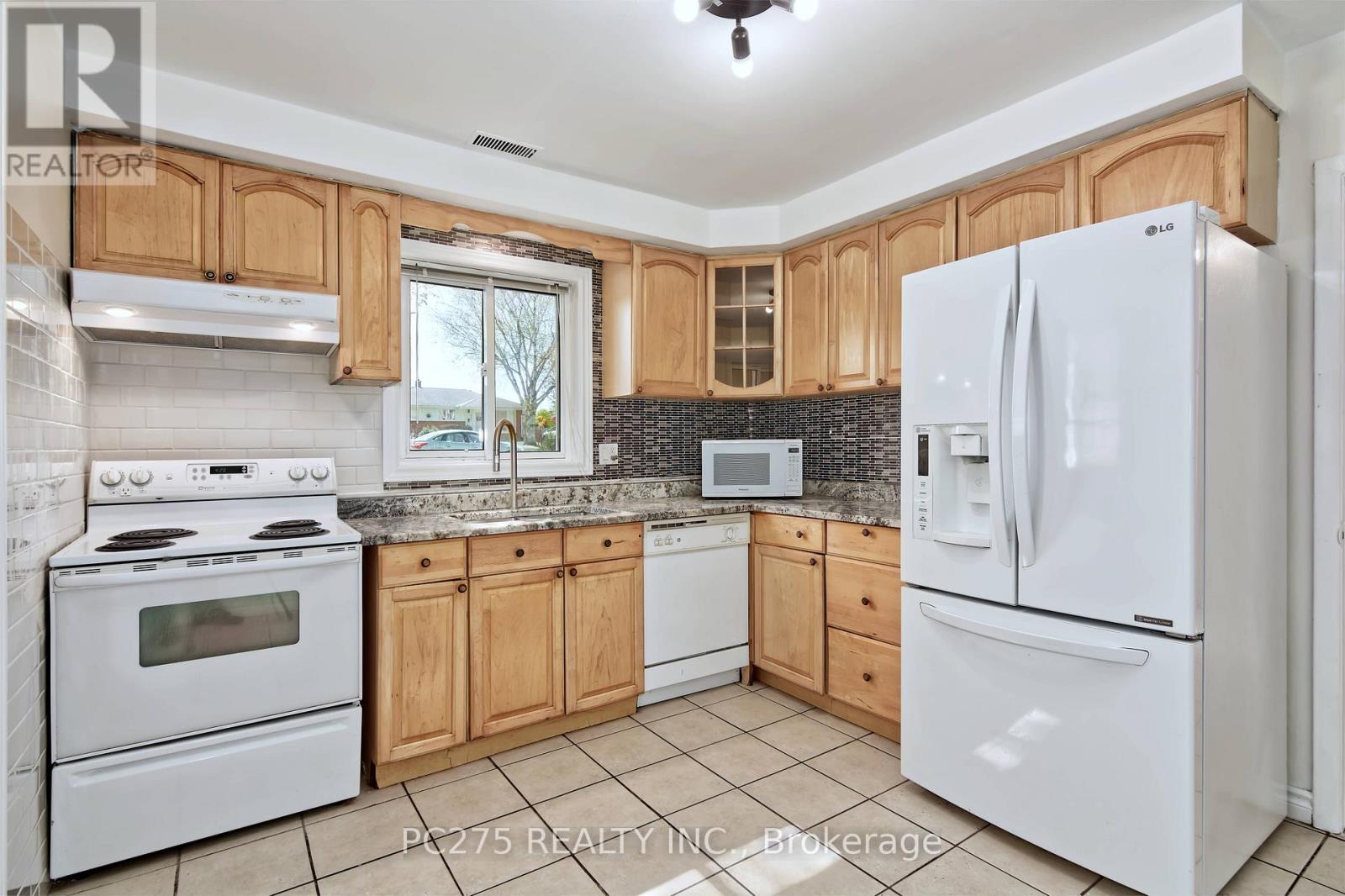 202 Michaelmas Street, London East (East C), Ontario  N5Y 1N1 - Photo 16 - X12143005