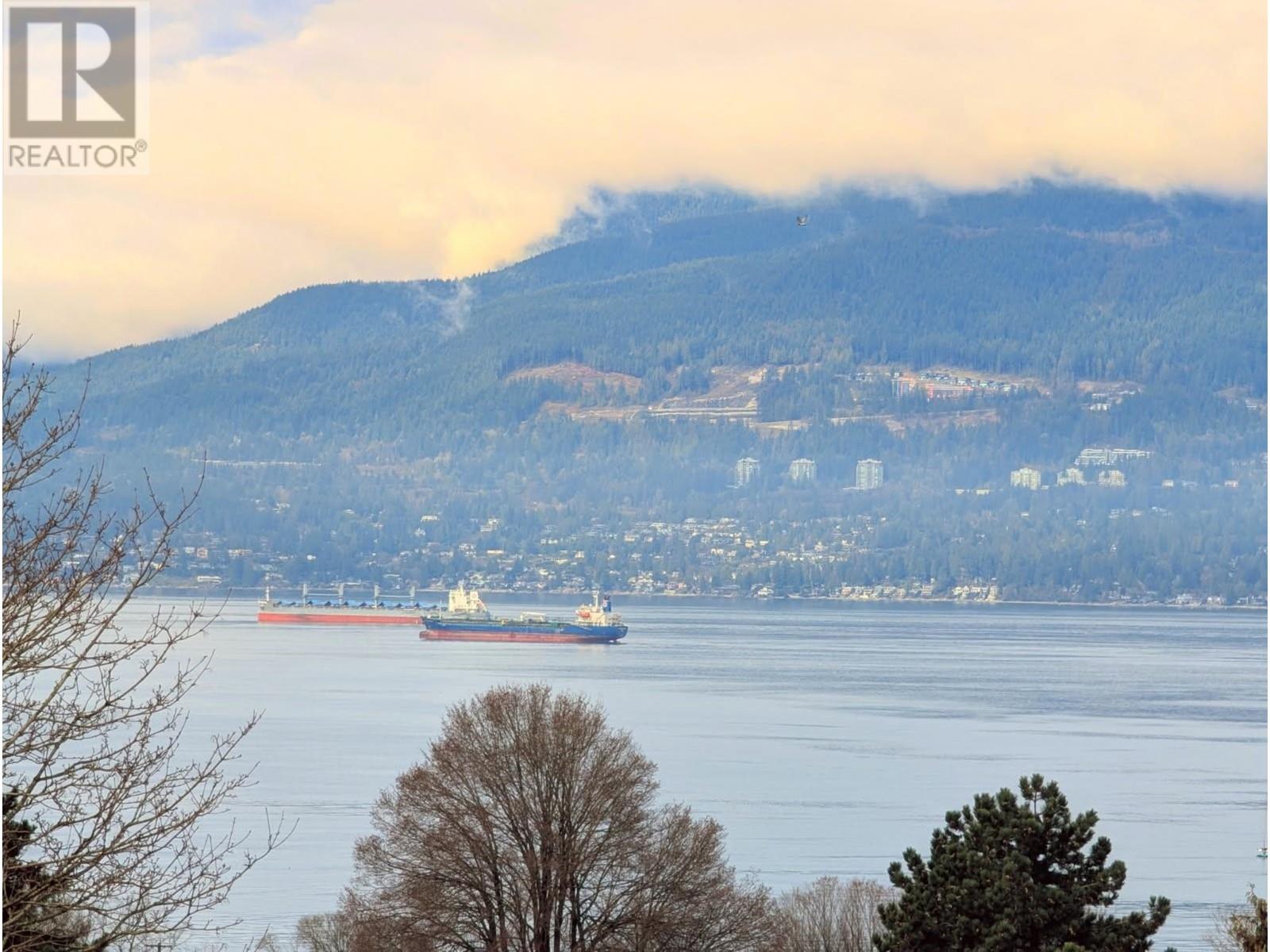 608 2370 W 2ND AVENUE, Vancouver, British Columbia