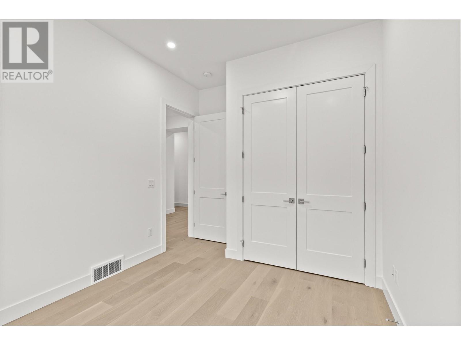 Property at 2157 Kentucky Crescent image 1