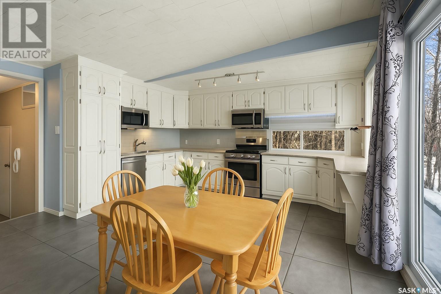 1105 5th Avenue, Regina Beach, Saskatchewan  S0G 4C0 - Photo 4 - SK996618