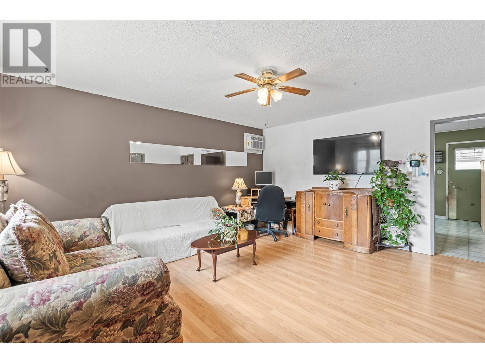 Property at 1809 46 Avenue image 3