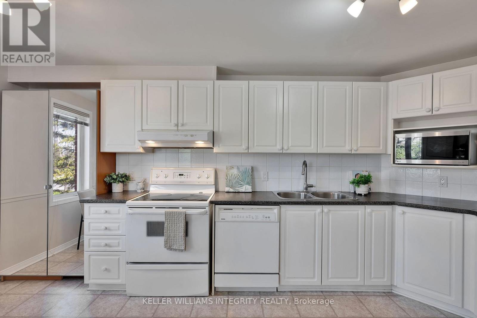 B - 10 Daybreak Street, Ottawa, Ontario  K2G 6T9 - Photo 20 - X12143010