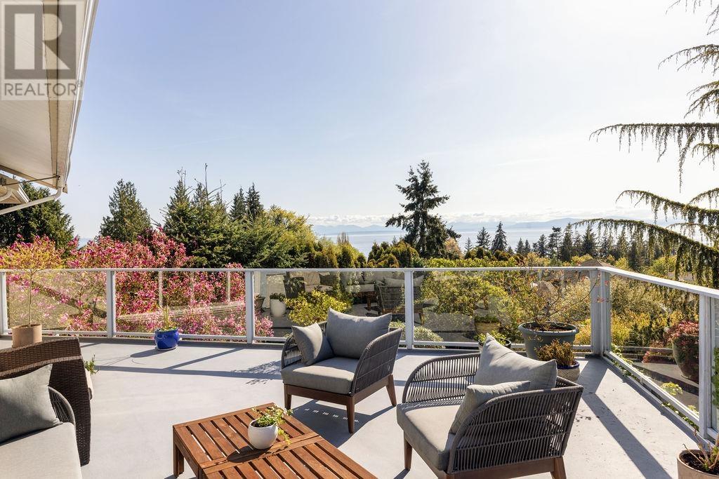 308 Harry Road, Gibsons, British Columbia  V0N 1V5 - Photo 1 - R3001401