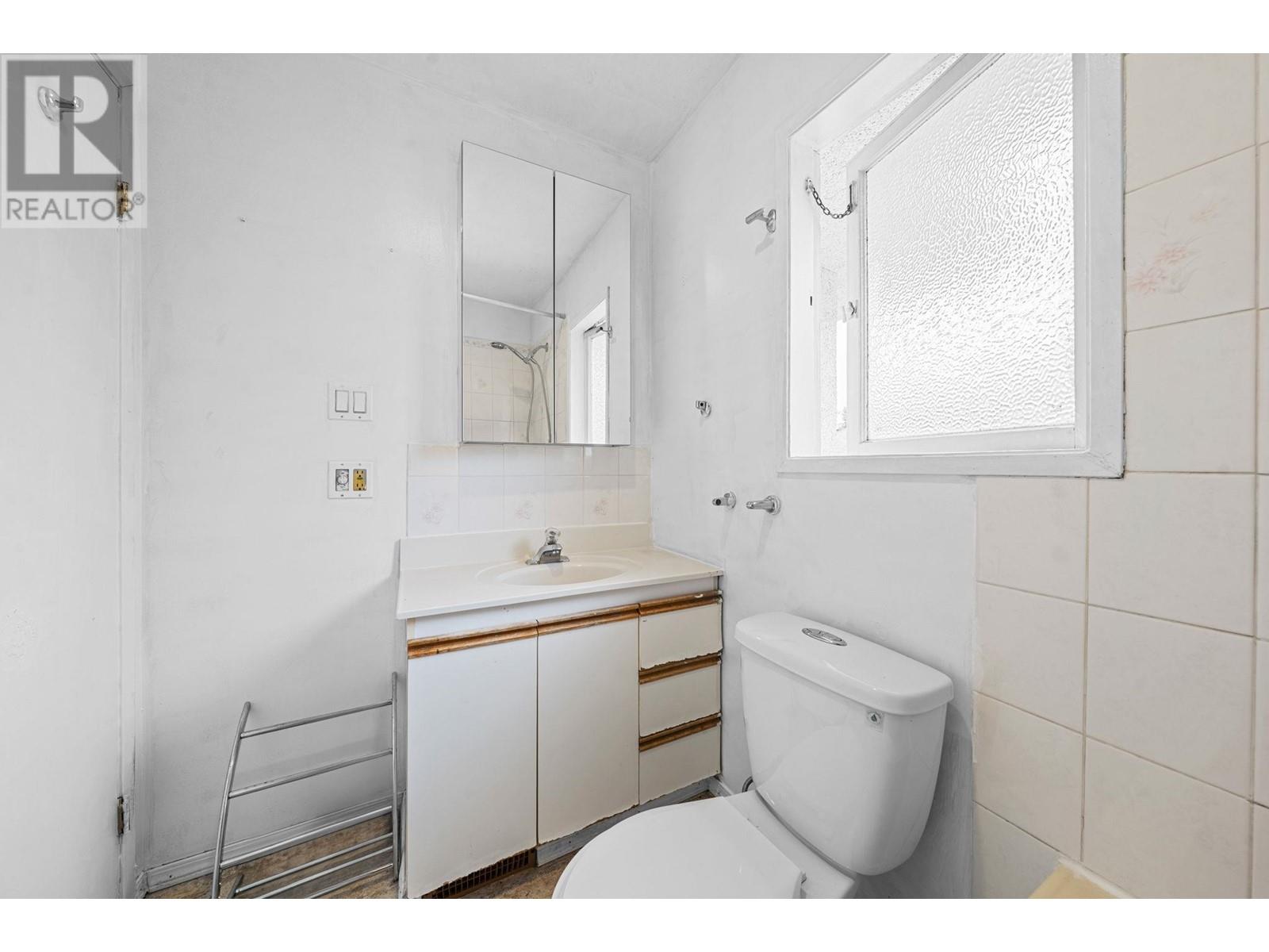 432 W 25th Street, North Vancouver, British Columbia  V7N 2G2 - Photo 30 - R3001520
