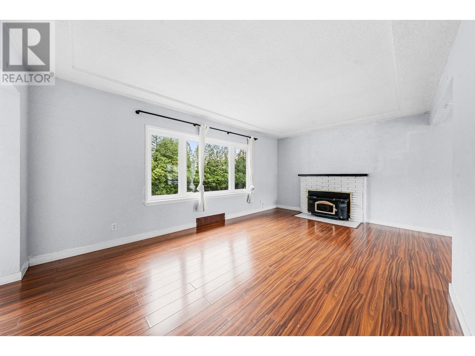 Property at 432 W 25TH STREET image 3