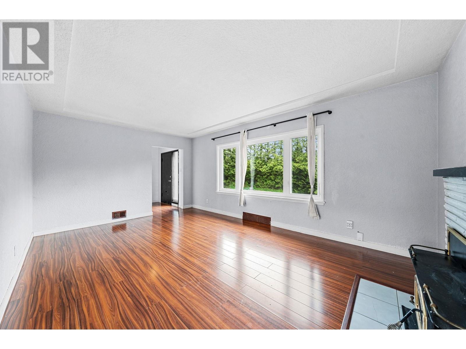 Property at 432 W 25TH STREET image 5
