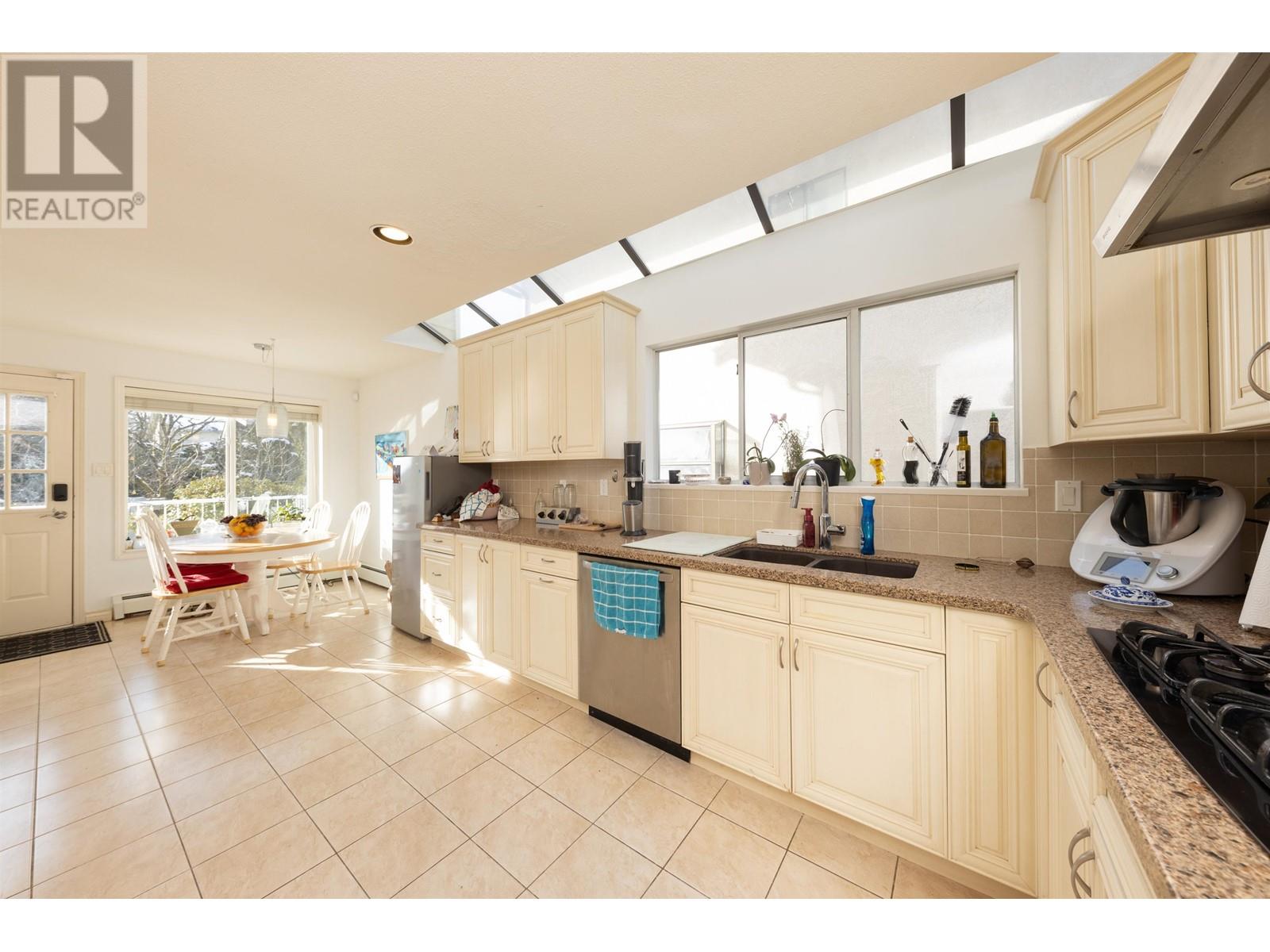 Listing Picture 14 of 40 : 3982 W 29TH AVENUE, Vancouver / 溫哥華 - 魯藝地產 Yvonne Lu Group - MLS Medallion Club Member