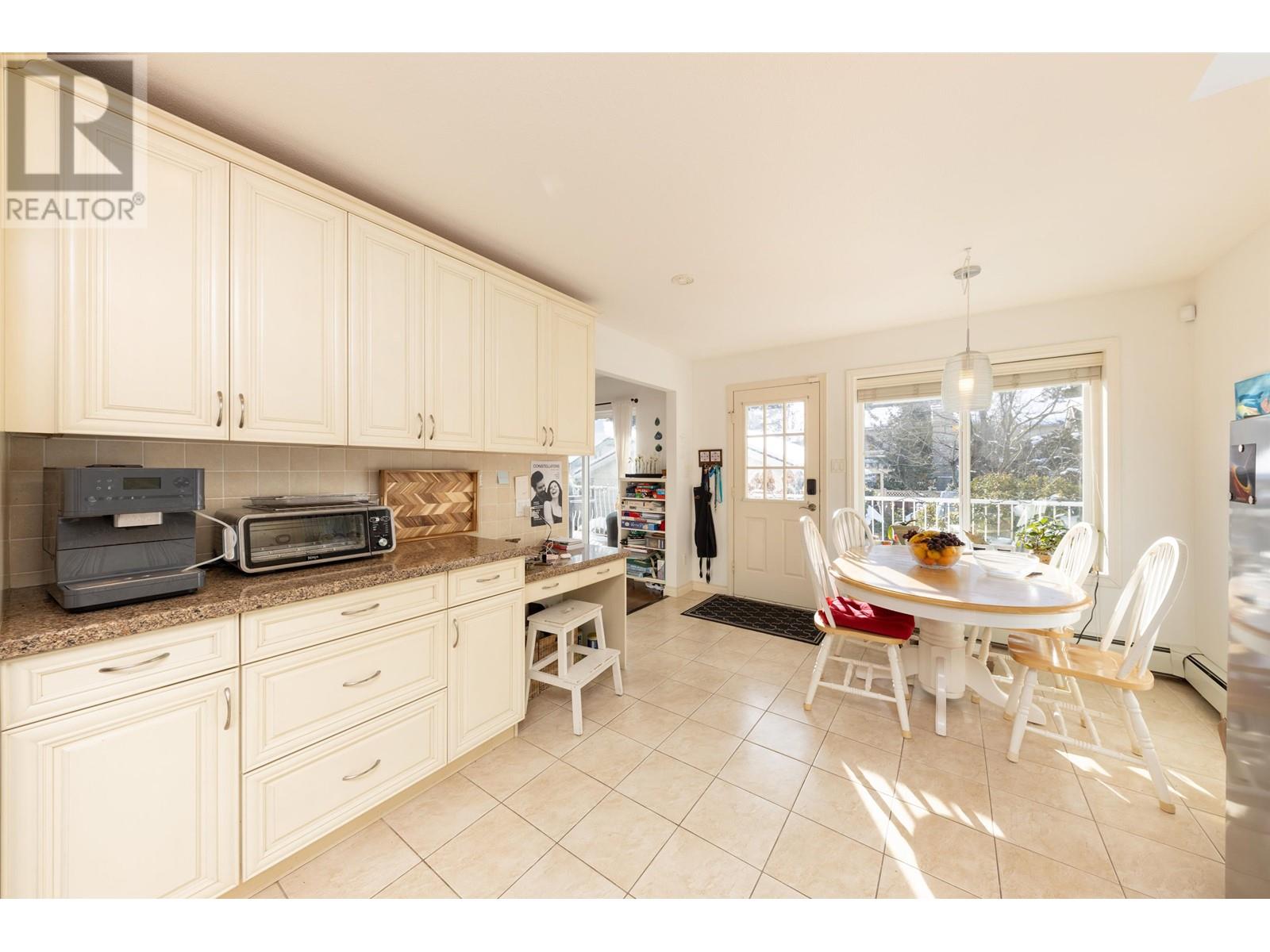 Listing Picture 16 of 40 : 3982 W 29TH AVENUE, Vancouver / 溫哥華 - 魯藝地產 Yvonne Lu Group - MLS Medallion Club Member