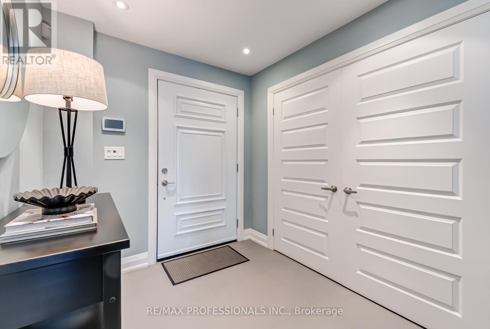 372 Silverthorne Avenue, Toronto (Keelesdale-Eglinton West), Ontario  M6M 3G9 - Photo 3 - W12143022
