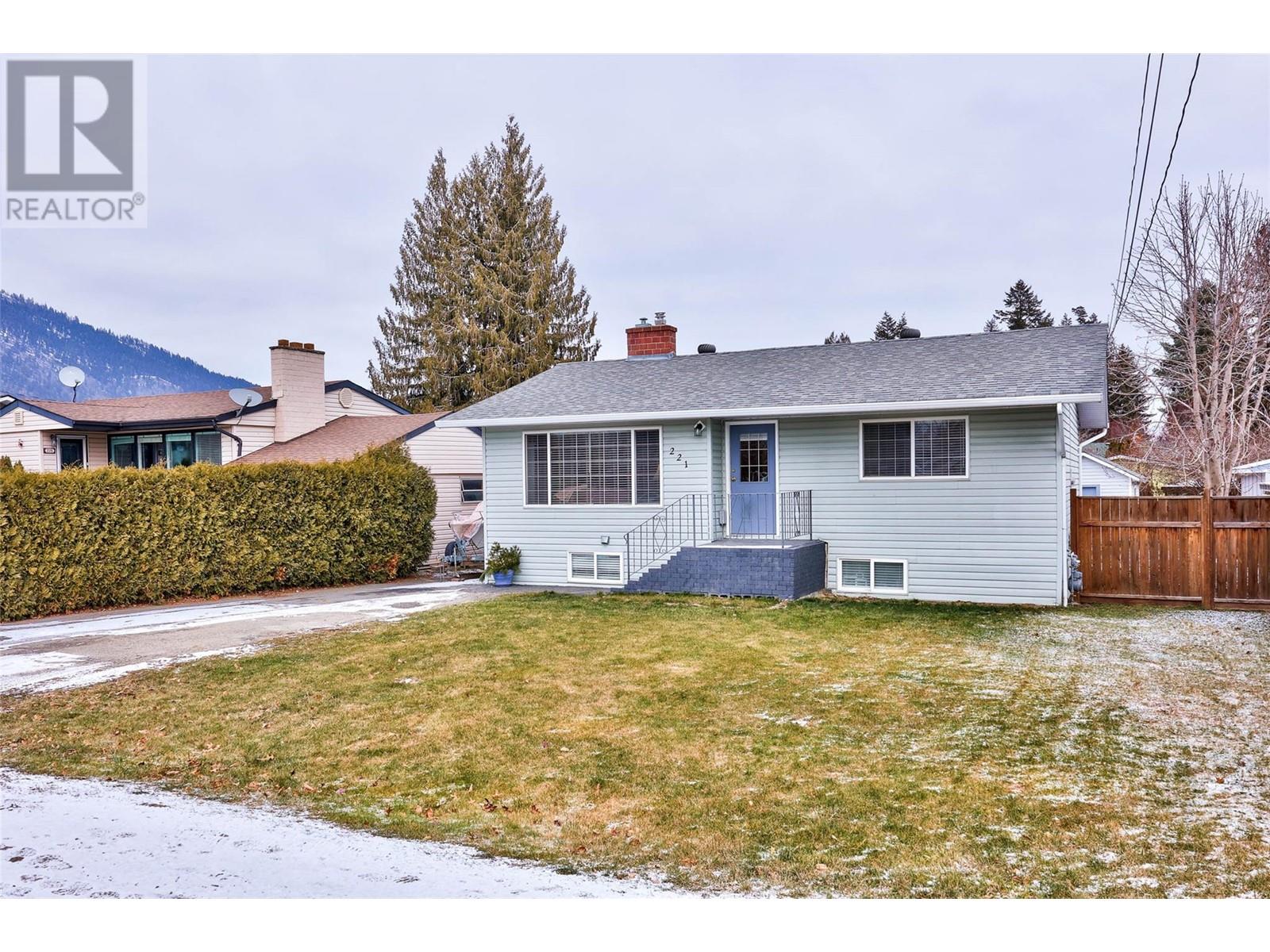 Property at 221 Birch Street image 2