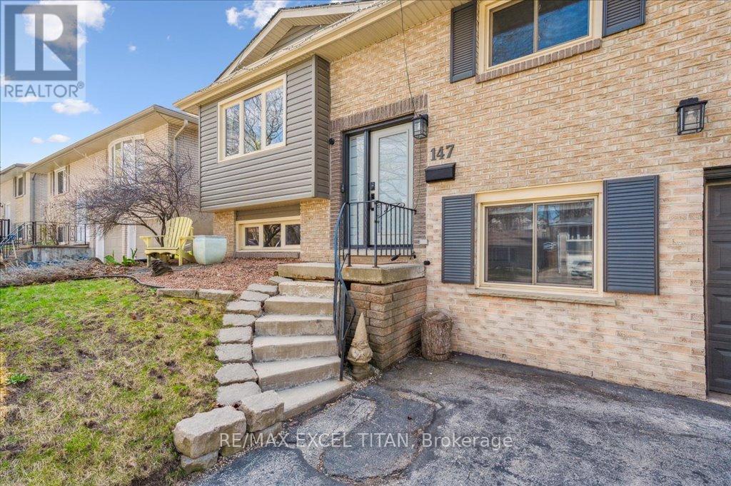 147 Coach Hill Drive, Kitchener, Ontario  N2E 1N7 - Photo 3 - X12143002