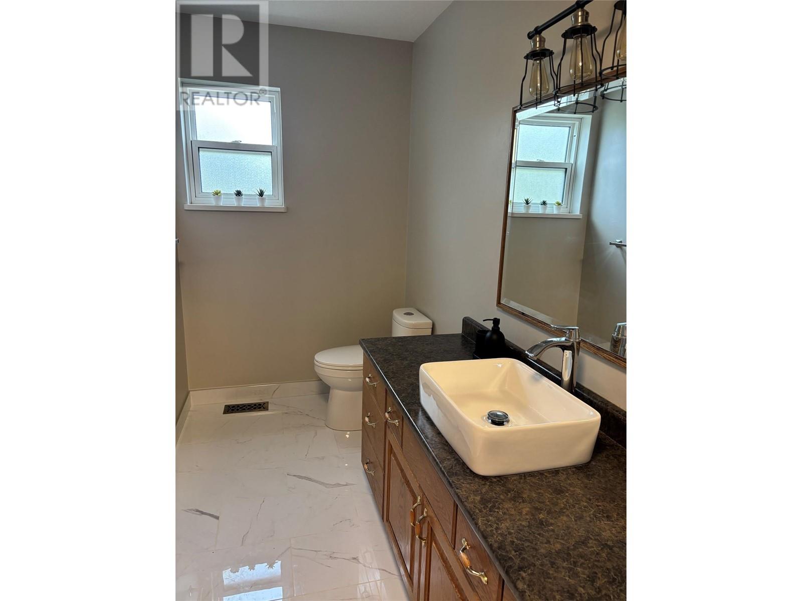 7415 Valley Heights Drive, Grand Forks, British Columbia  V0H 1H0 - Photo 10 - 10345159