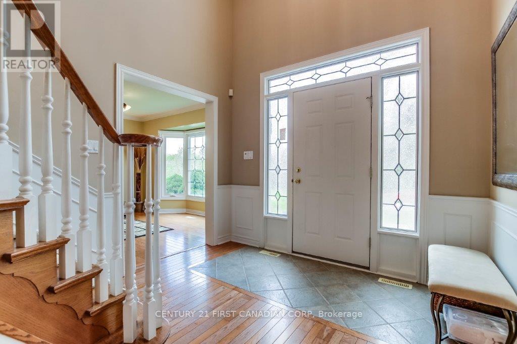 31 Glenridge Crescent, London North, Ontario  N6G 4W5 - Photo 9 - X12142044