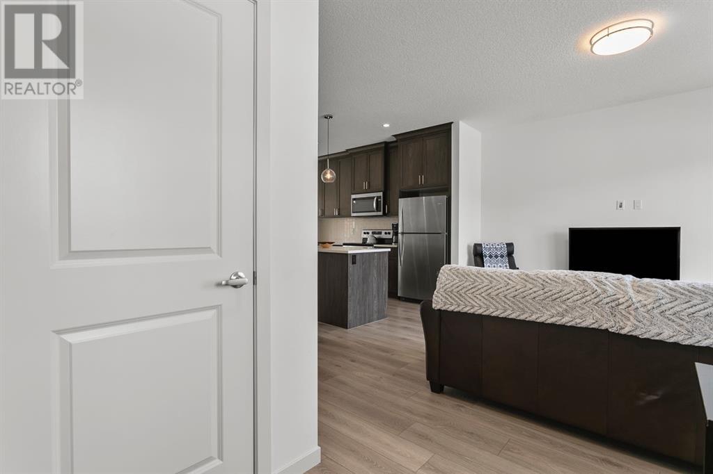 385 Fireside Way, Cochrane, Alberta  T4C 3B1 - Photo 5 - A2216411