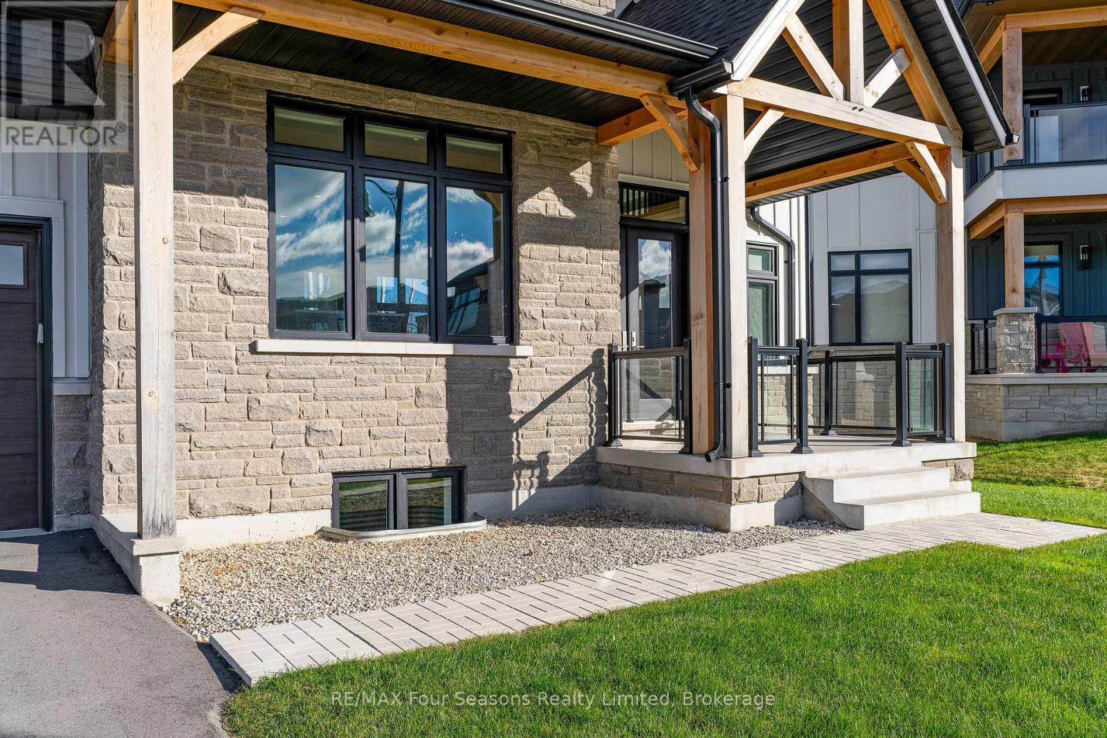 Property at 176 SPRINGSIDE CRESCENT image 2