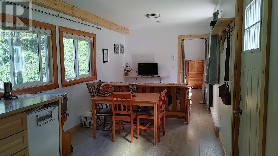 2276 6 Highway, Crescent Valley, BC V0G1H0