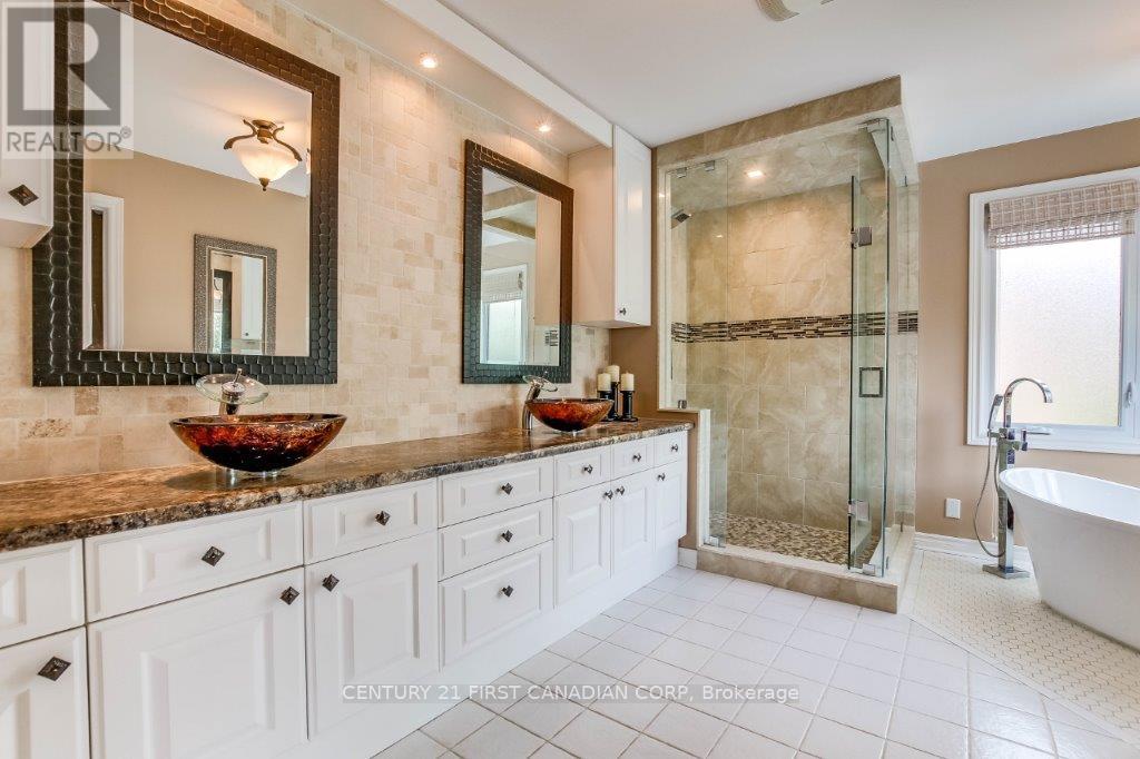 31 Glenridge Crescent, London North, Ontario  N6G 4W5 - Photo 25 - X12142044