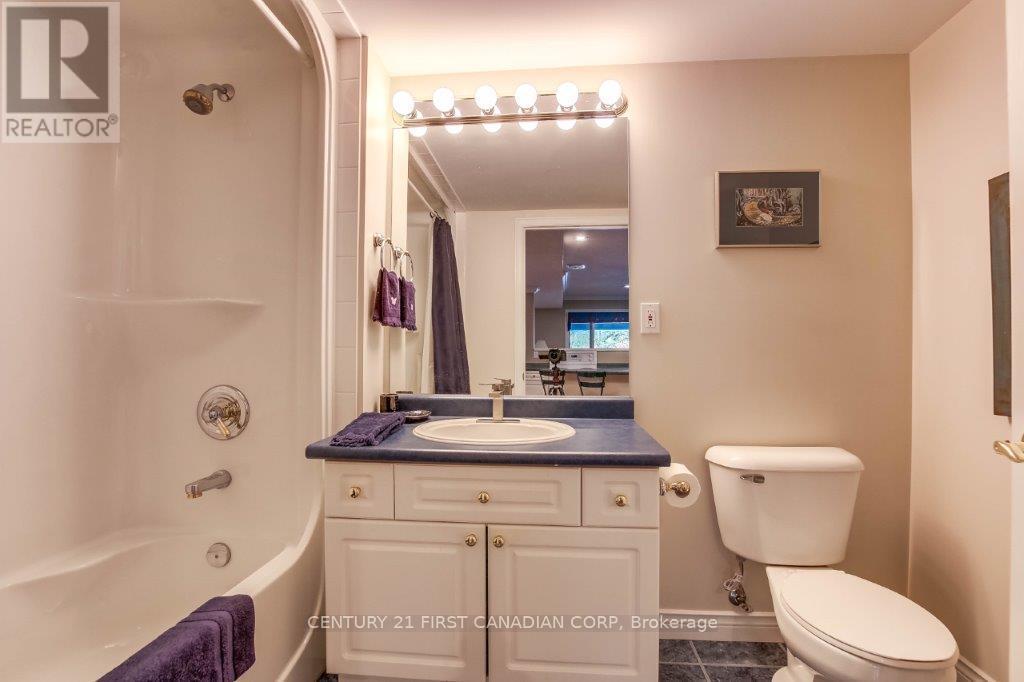 31 Glenridge Crescent, London North, Ontario  N6G 4W5 - Photo 30 - X12142044
