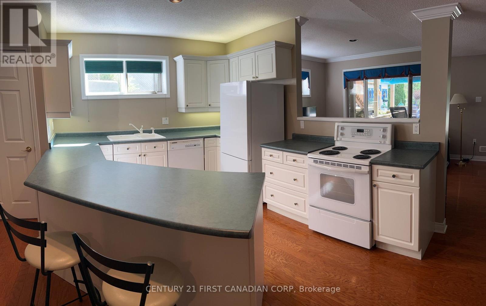 31 Glenridge Crescent, London North, Ontario  N6G 4W5 - Photo 37 - X12142044