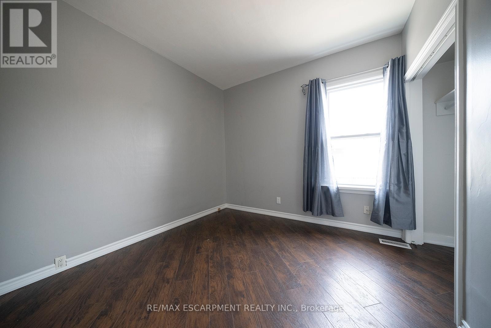 30 North Park Street, Brantford, Ontario  N3R 4J6 - Photo 9 - X12130912