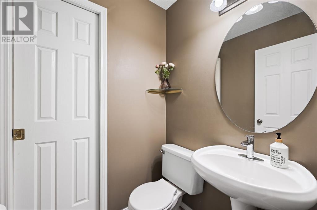 203 Valley Brook Circle Nw, Calgary, Alberta  T3B 5S1 - Photo 15 - A2213936