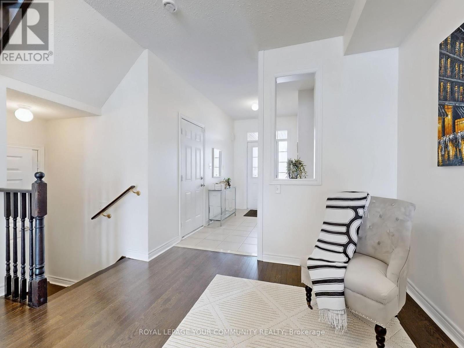 129 Walter Sinclair Court E, Richmond Hill, Ontario  L4E 0X4 - Photo 6 - N12143058