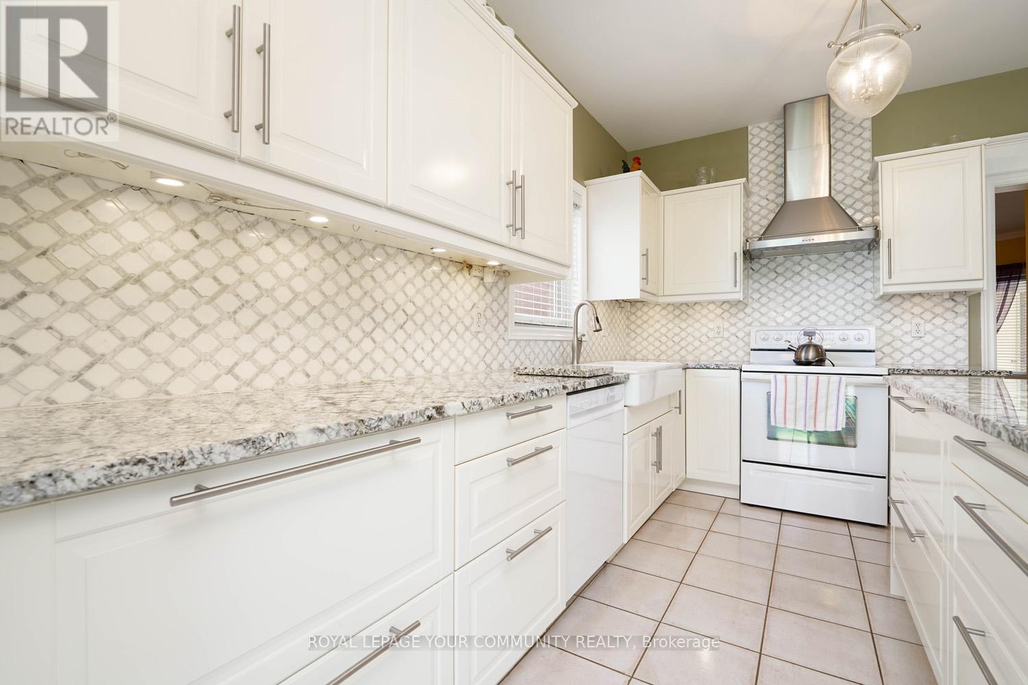 124 Rushbrook Drive, Newmarket, Ontario  L3X 2E4 - Photo 12 - N12143067