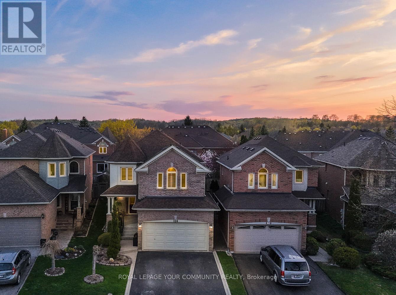 124 Rushbrook Drive, Newmarket, Ontario  L3X 2E4 - Photo 2 - N12143067