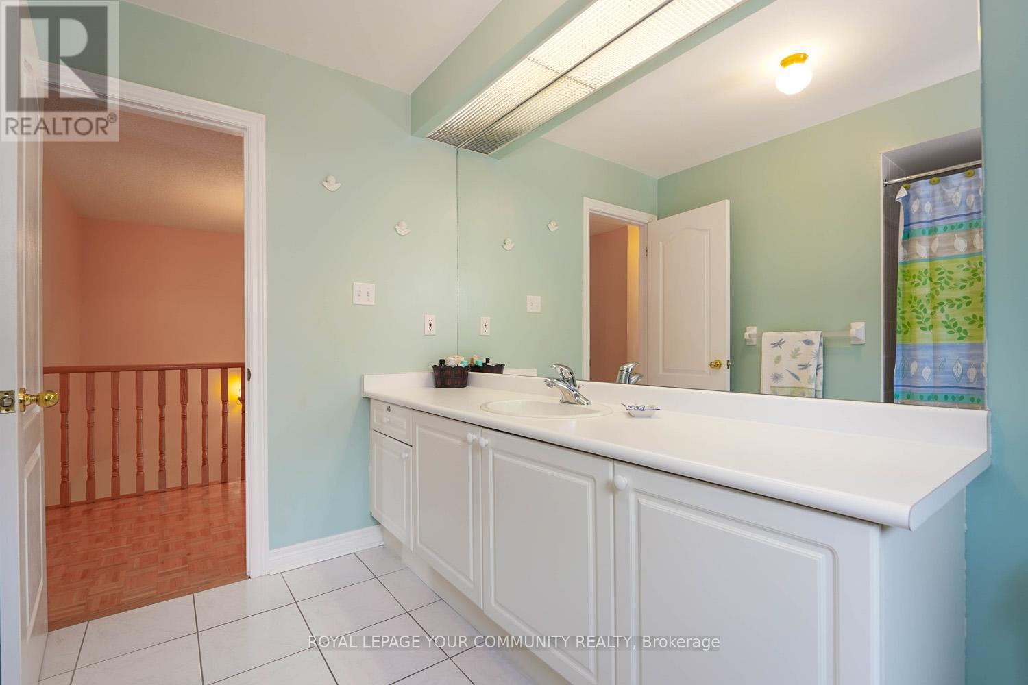124 Rushbrook Drive, Newmarket, Ontario  L3X 2E4 - Photo 25 - N12143067