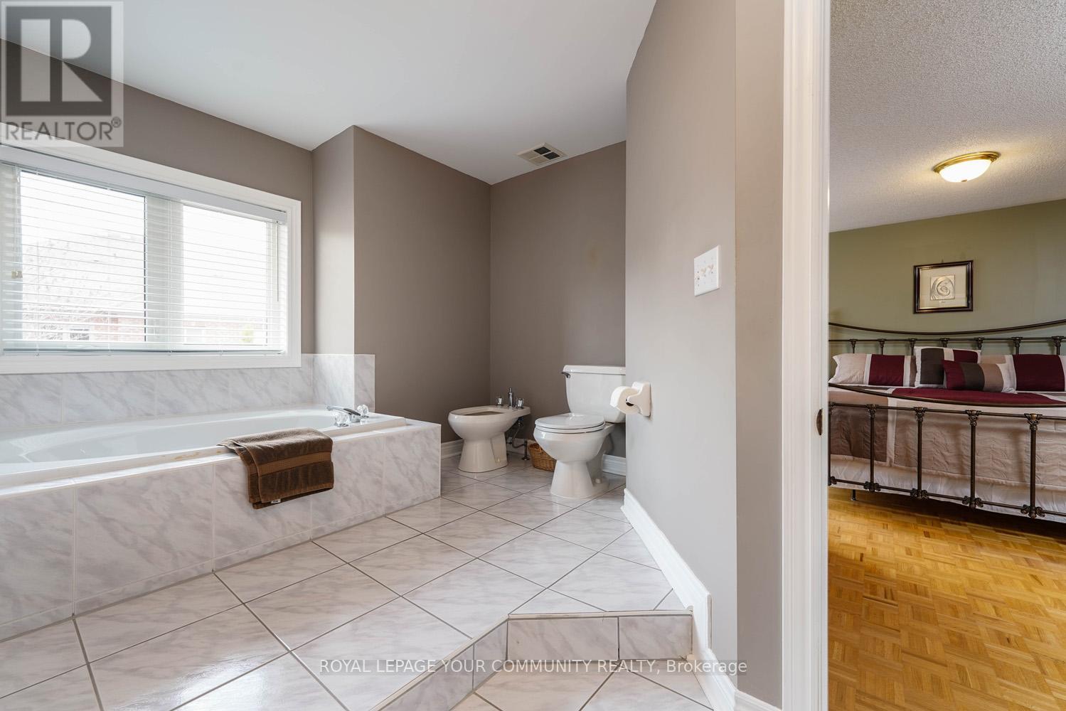 124 Rushbrook Drive, Newmarket, Ontario  L3X 2E4 - Photo 32 - N12143067