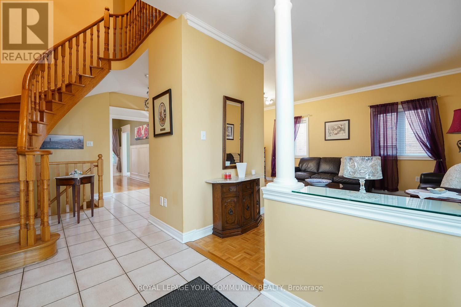 124 Rushbrook Drive, Newmarket, Ontario  L3X 2E4 - Photo 5 - N12143067