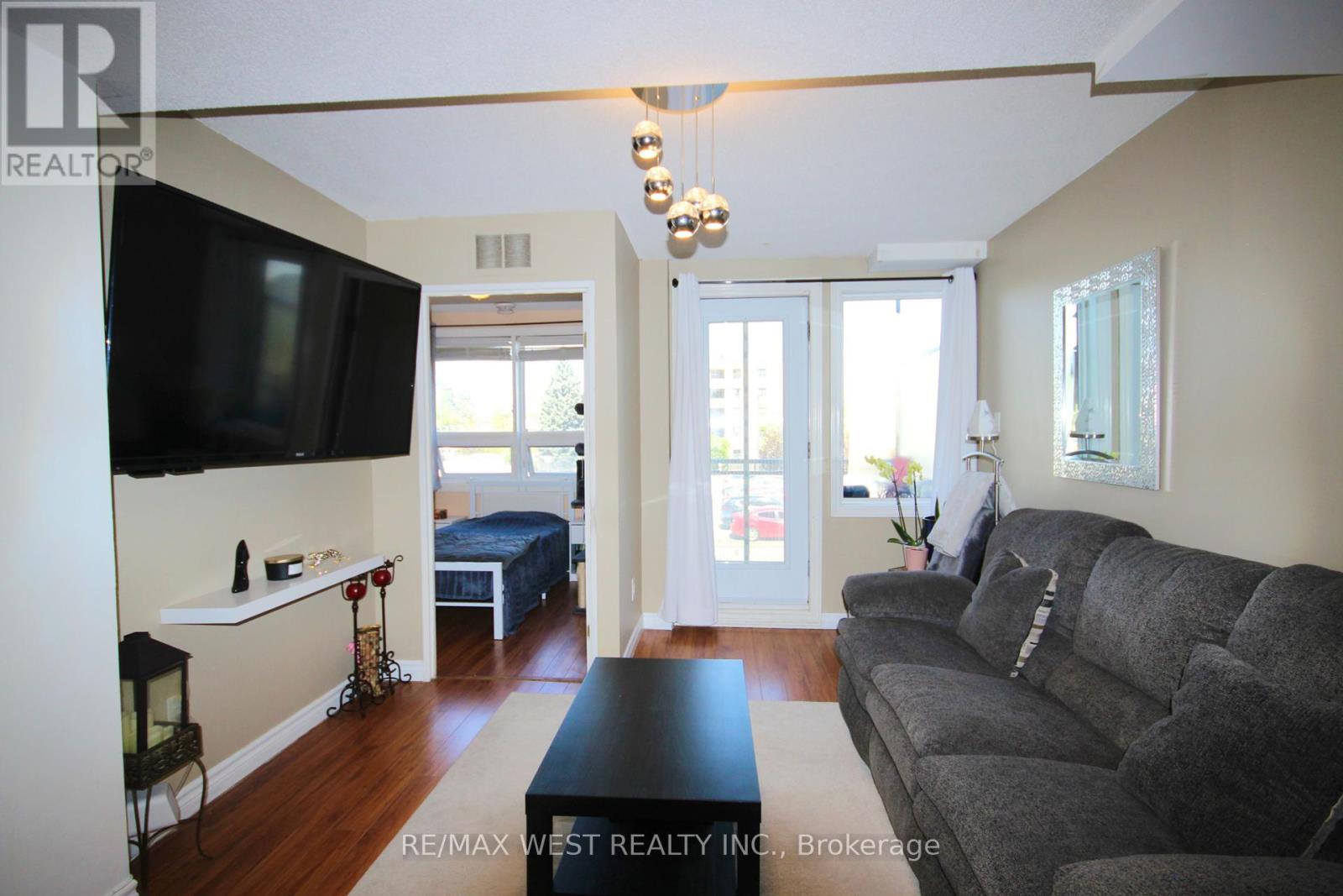 202 - 7405 Goreway Drive, Mississauga (Malton), Ontario  L4T 0A3 - Photo 10 - W12143043