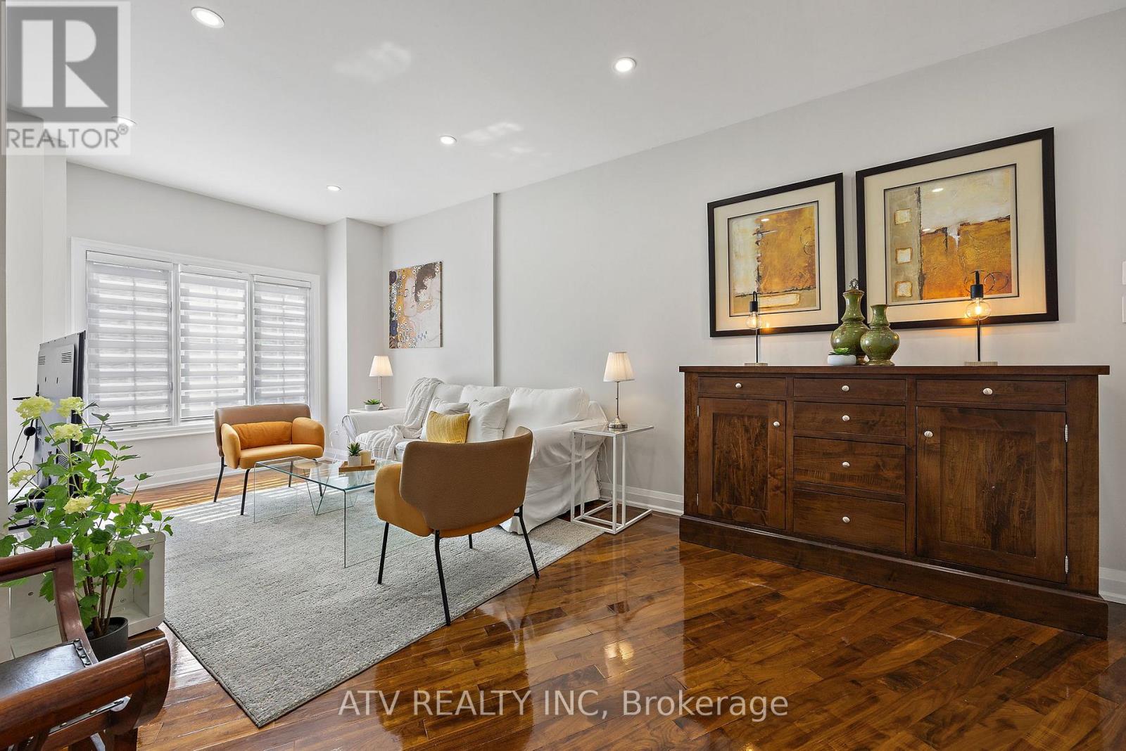 Property at 6 BLUEWATER COURT image 2