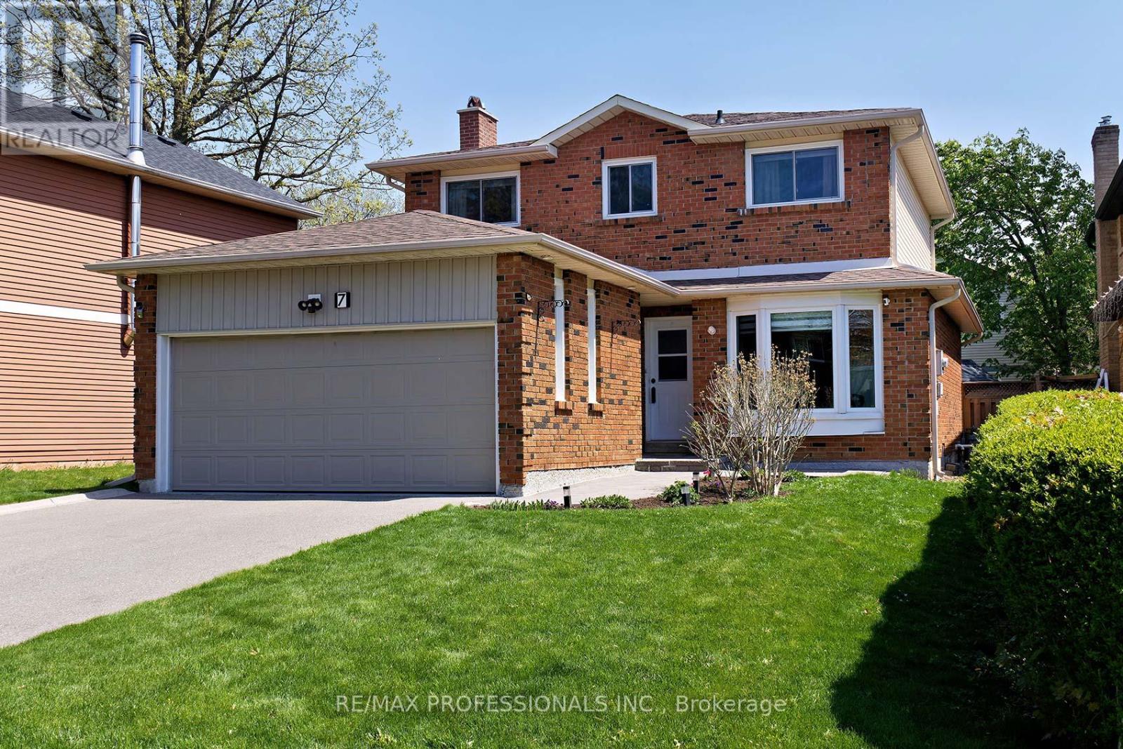 7 DALZELL AVENUE, Brampton, Ontario