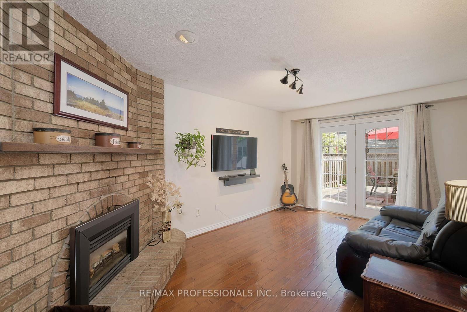 7 Dalzell Avenue, Brampton, Ontario  L6Z 1H1 - Photo 10 - W12143070