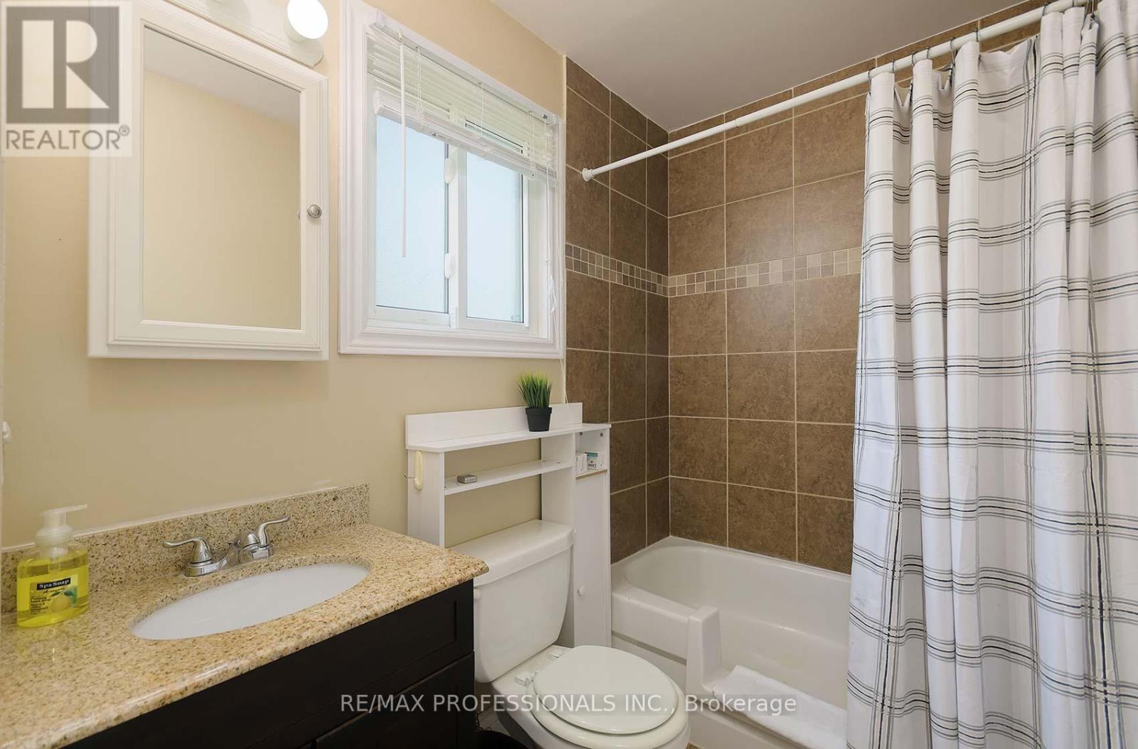 7 Dalzell Avenue, Brampton, Ontario  L6Z 1H1 - Photo 26 - W12143070