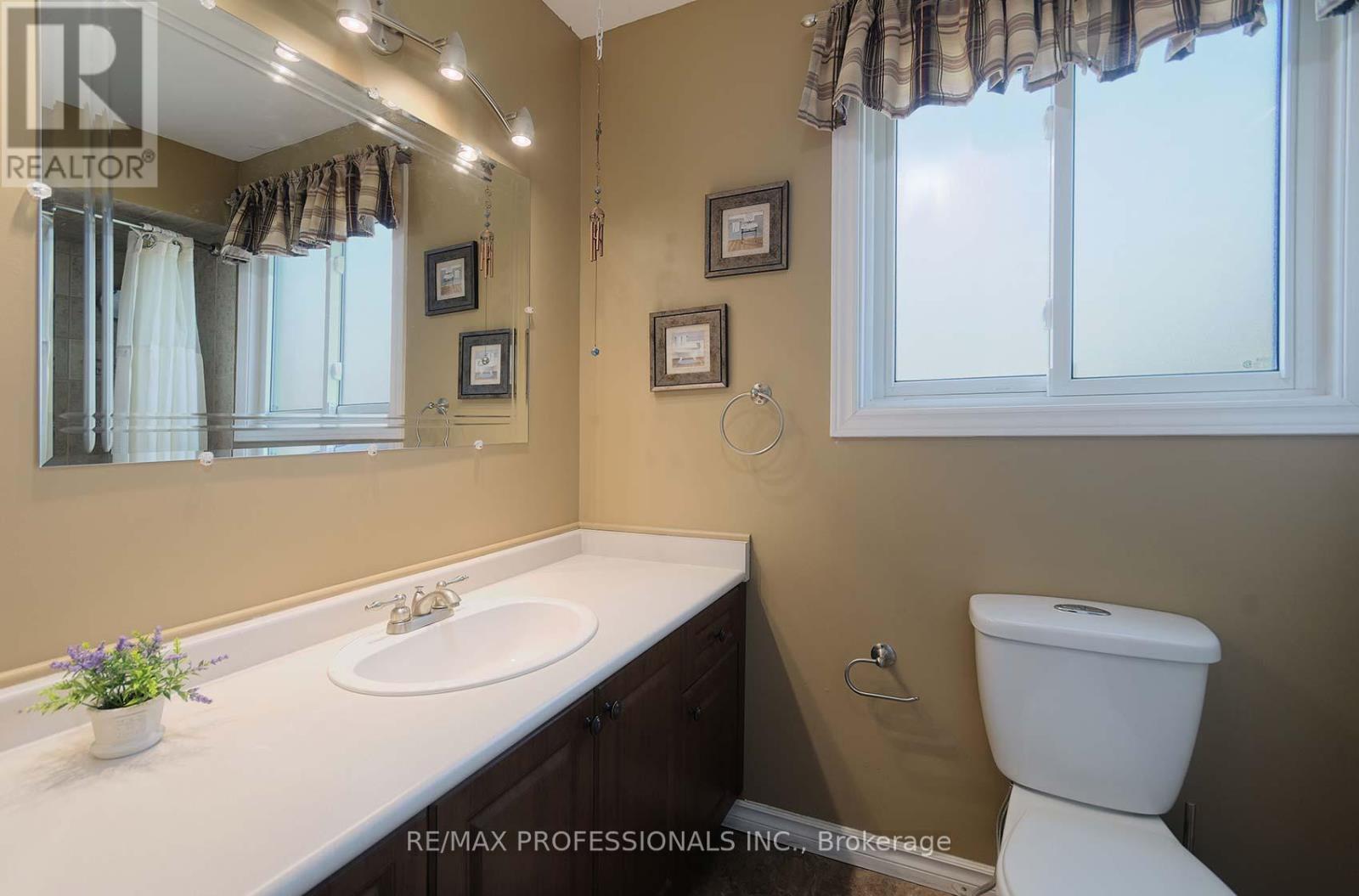 7 Dalzell Avenue, Brampton, Ontario  L6Z 1H1 - Photo 31 - W12143070