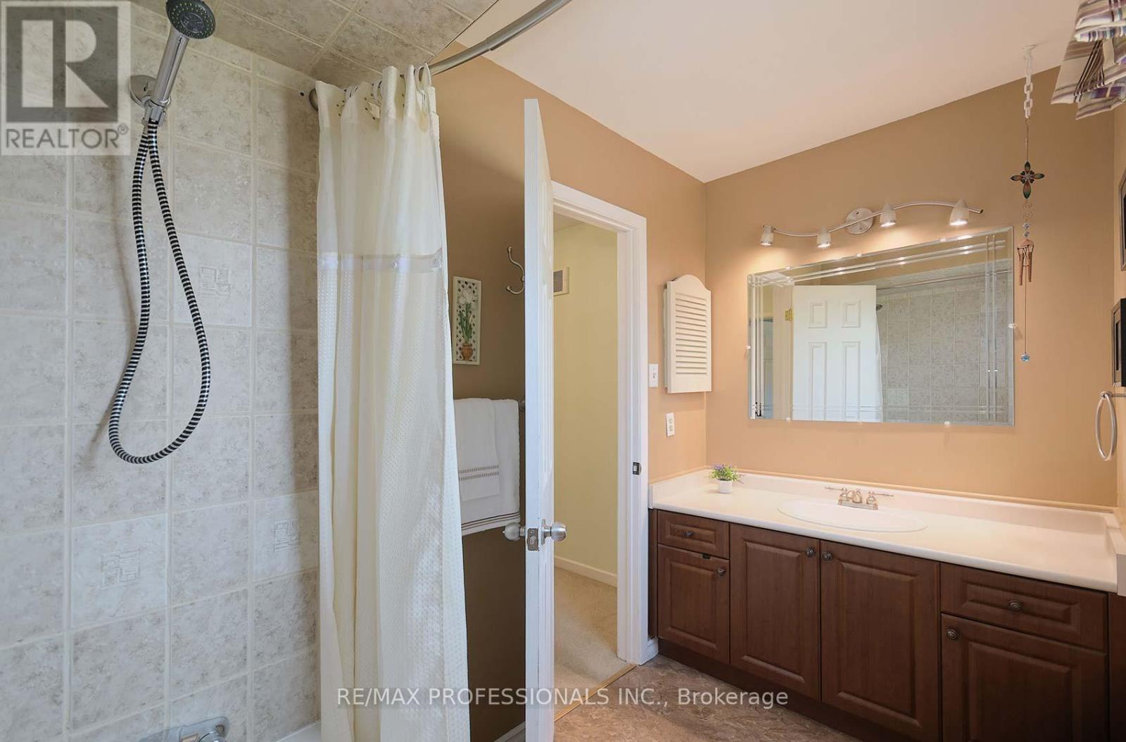 7 Dalzell Avenue, Brampton, Ontario  L6Z 1H1 - Photo 32 - W12143070
