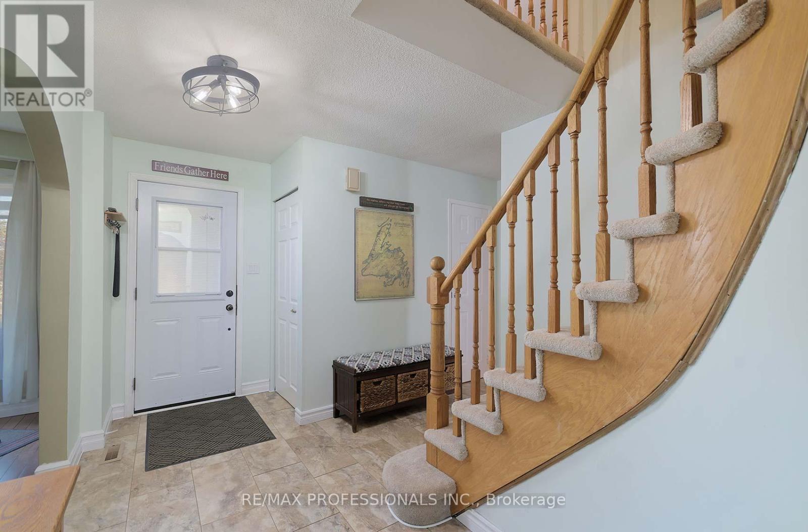 7 Dalzell Avenue, Brampton, Ontario  L6Z 1H1 - Photo 7 - W12143070