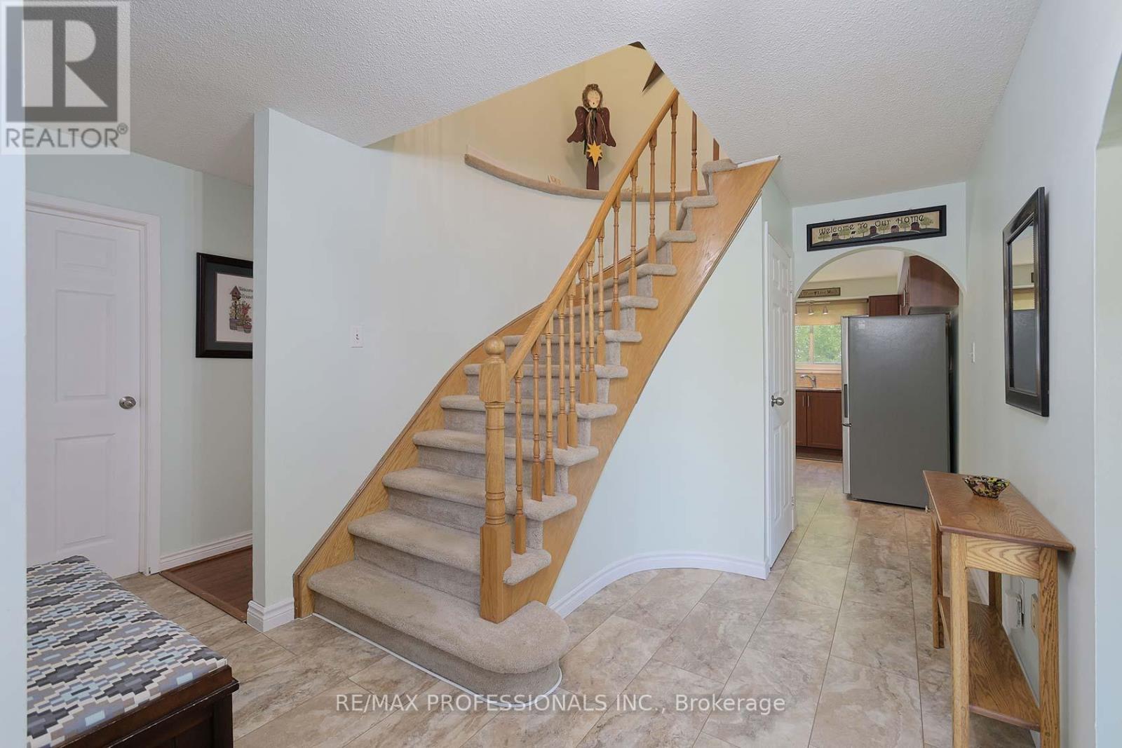 7 Dalzell Avenue, Brampton, Ontario  L6Z 1H1 - Photo 8 - W12143070