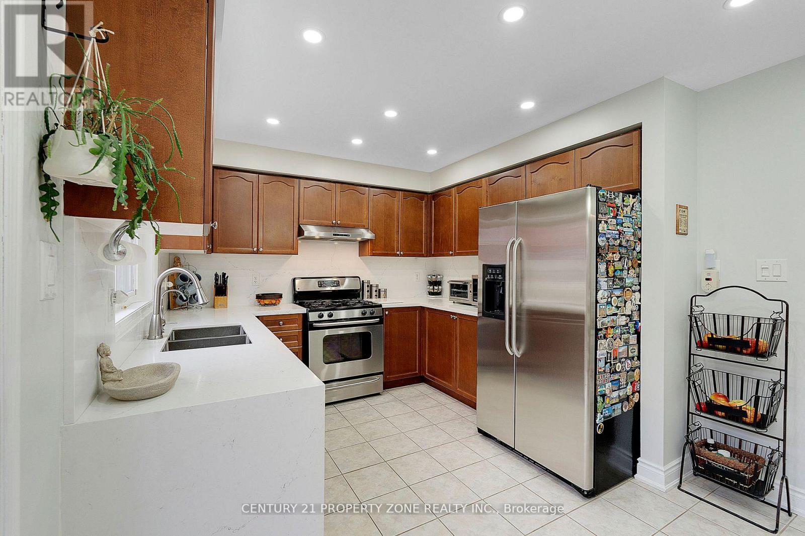 114 Hollingsworth Circle, Brampton, Ontario  L7A 0J5 - Photo 13 - W12143084