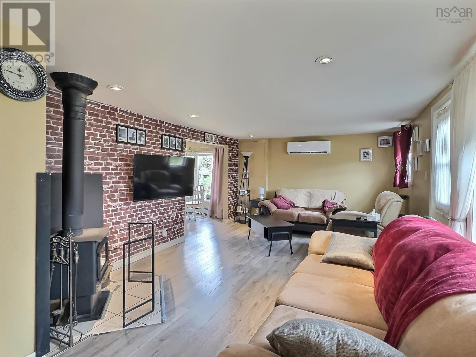 31 Clinton Street, Amherst, Nova Scotia  B4H 1K2 - Photo 5 - 202510719