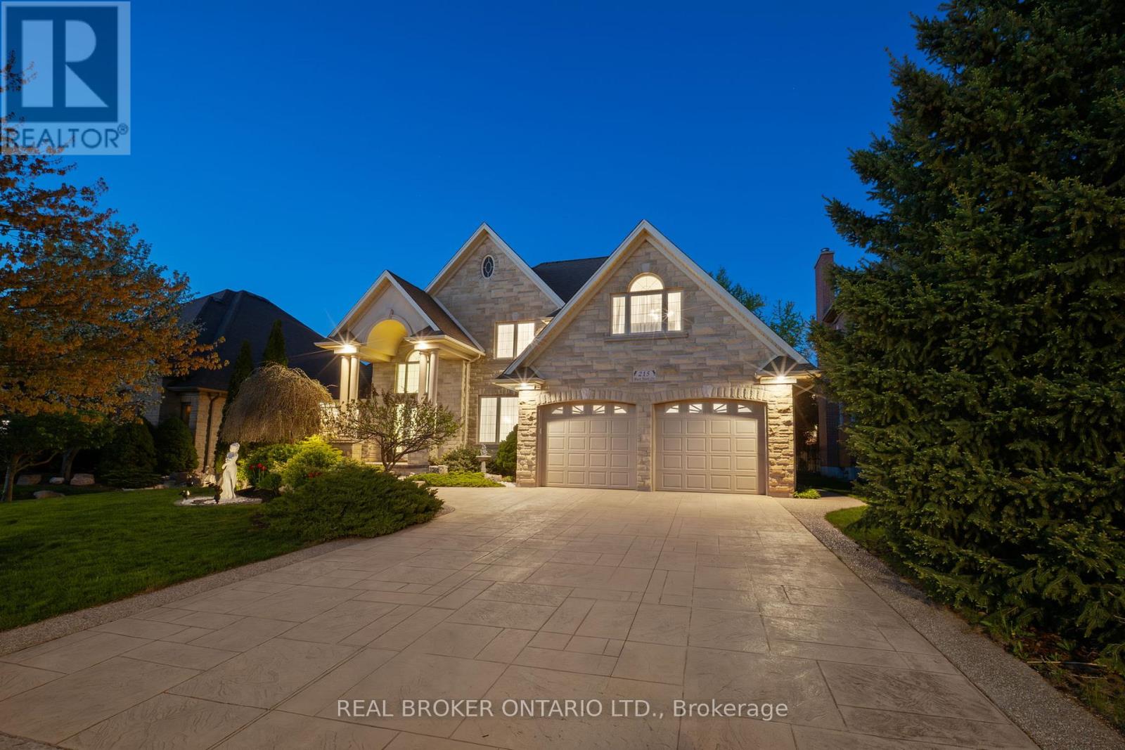 215 Black Maple Court, Kitchener, Ontario  N2P 2W8 - Photo 2 - X12143053