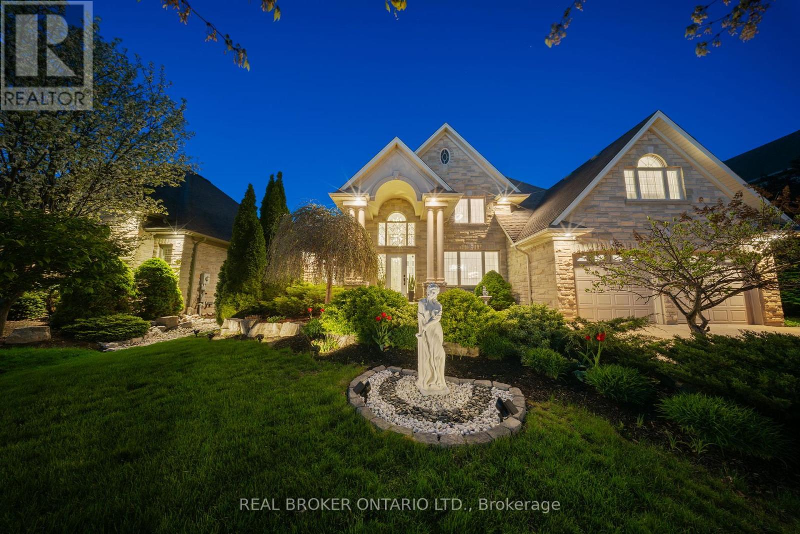 215 Black Maple Court, Kitchener, Ontario  N2P 2W8 - Photo 4 - X12143053
