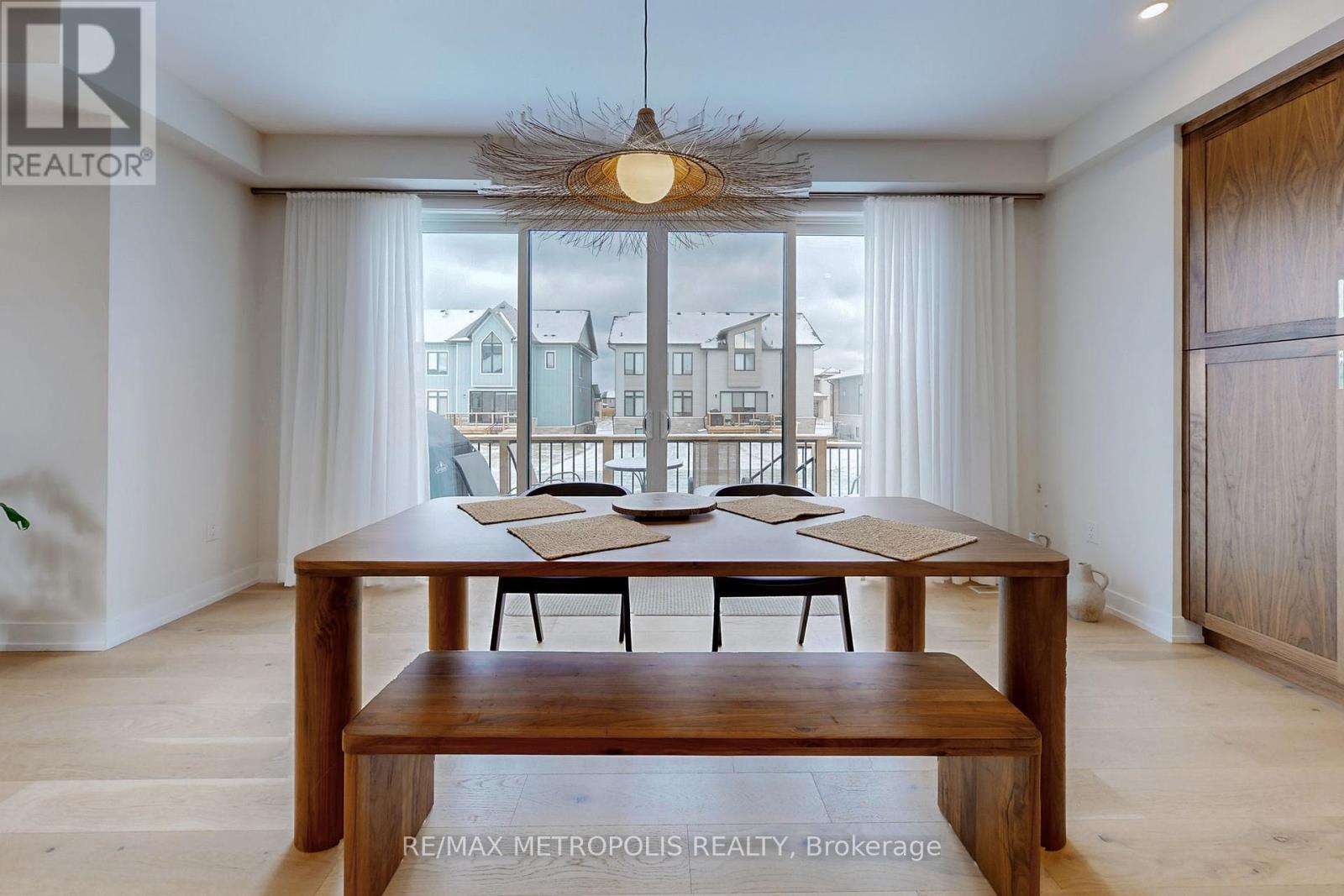 104 Stoneleigh Drive, Blue Mountains, Ontario  L9Y 0V1 - Photo 11 - X12143064