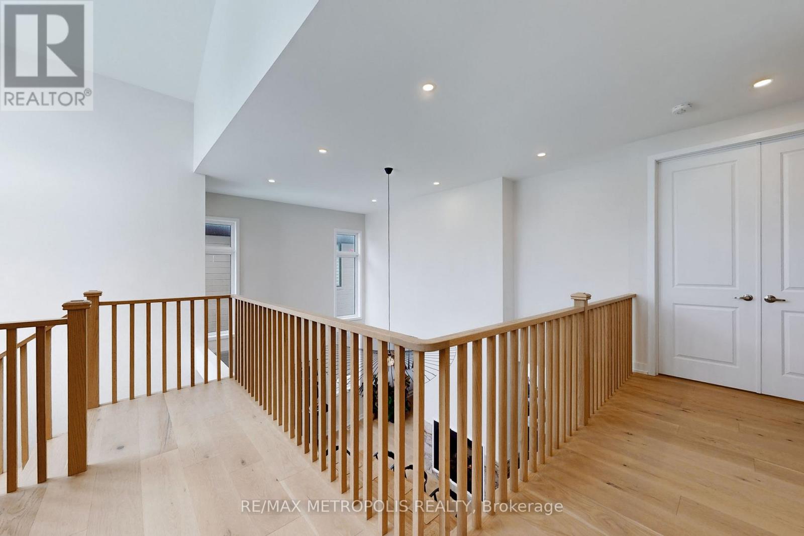 104 Stoneleigh Drive, Blue Mountains, Ontario  L9Y 0V1 - Photo 17 - X12143064